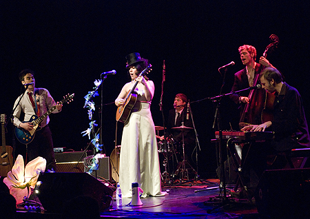 Kirsty Almeida and The Troubadours 